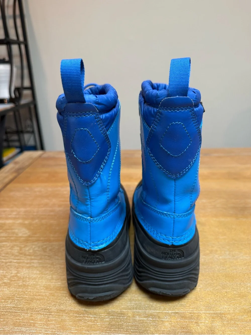 The North‎ Face Kids Alpenglow II Waterproof Snow Boots Size 4